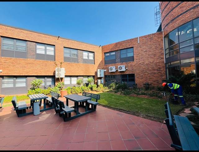 3,397M² OFFICE FOR SALE IN VORNA VALLEY